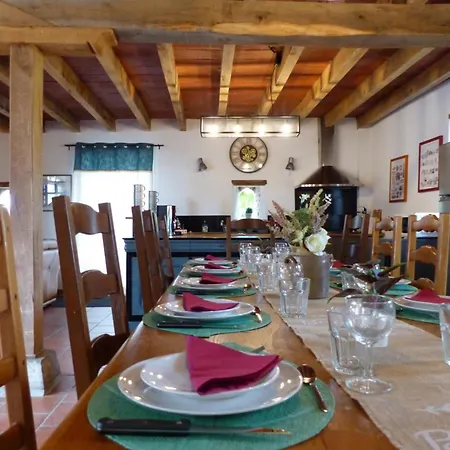 Dom wakacyjny Grand Restaure Avec Climatisation, Ideal Pour Familles - Fr-1-489-392 Lurcy-Lévis